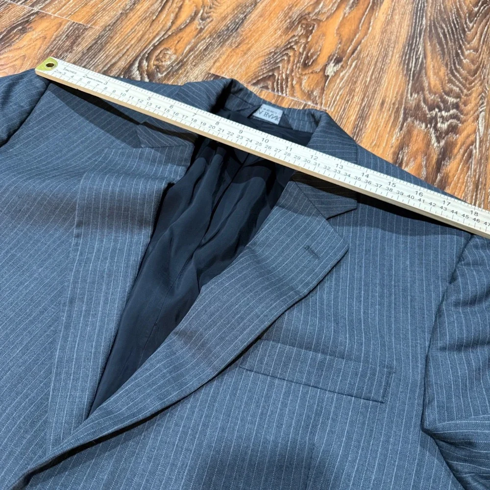Jos A Bank Travelers Collection Men's 46R Suit 100% Wool Gray Pinstripe 2 Piece